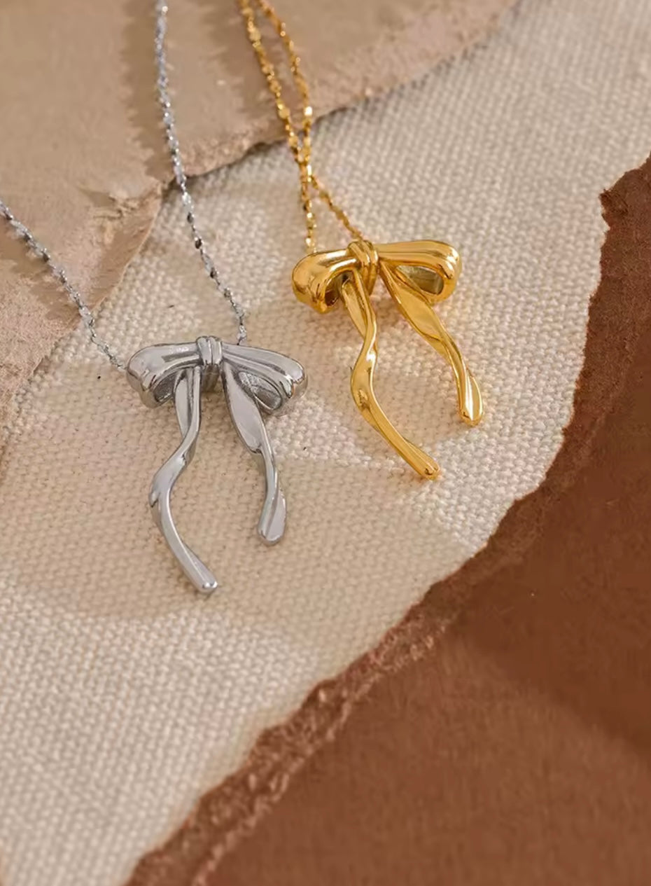 Bow Necklace