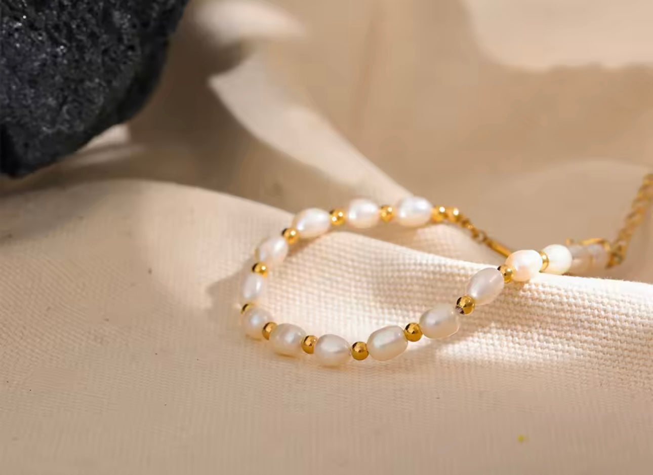 Classic Pearl Bracelet