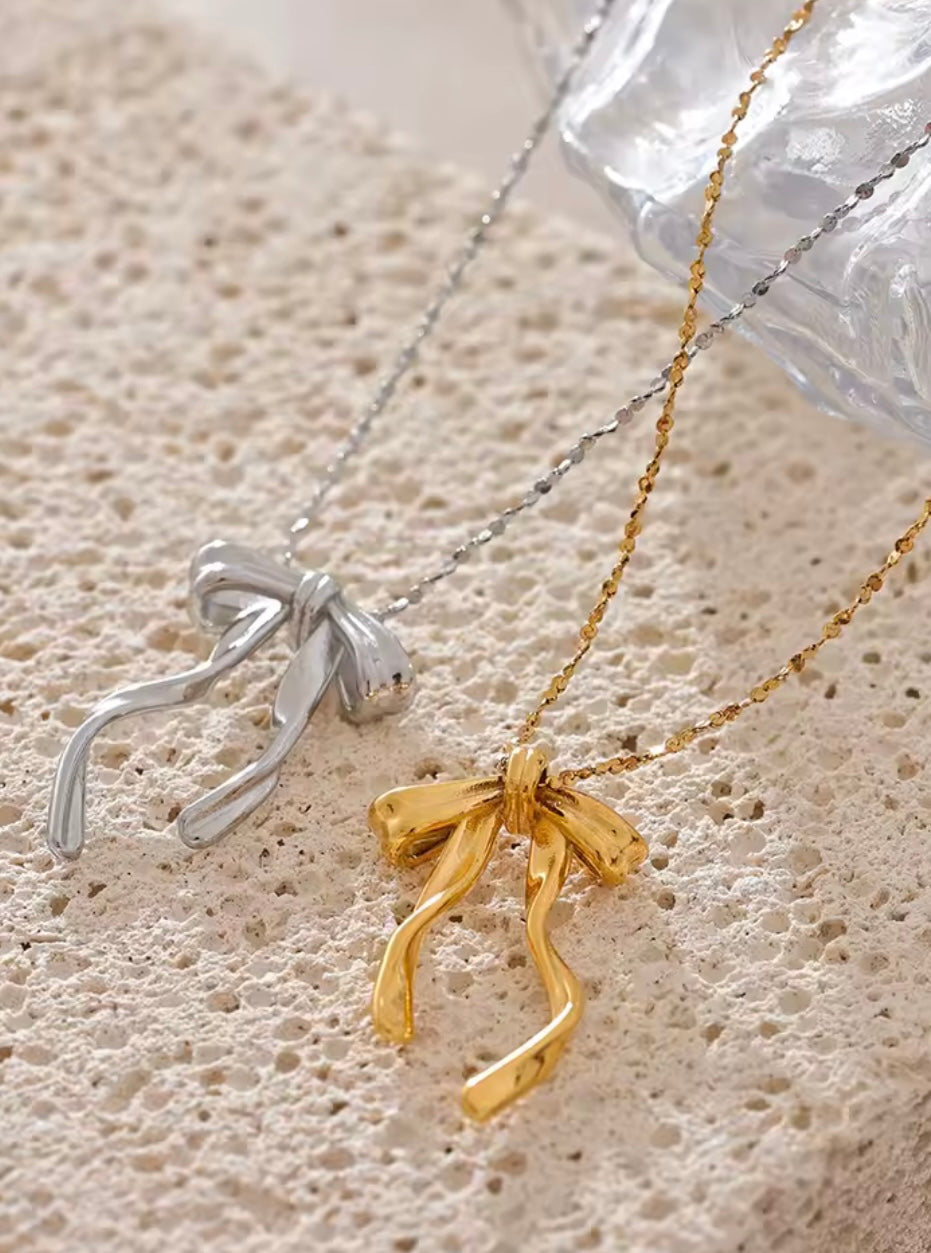 Bow Necklace