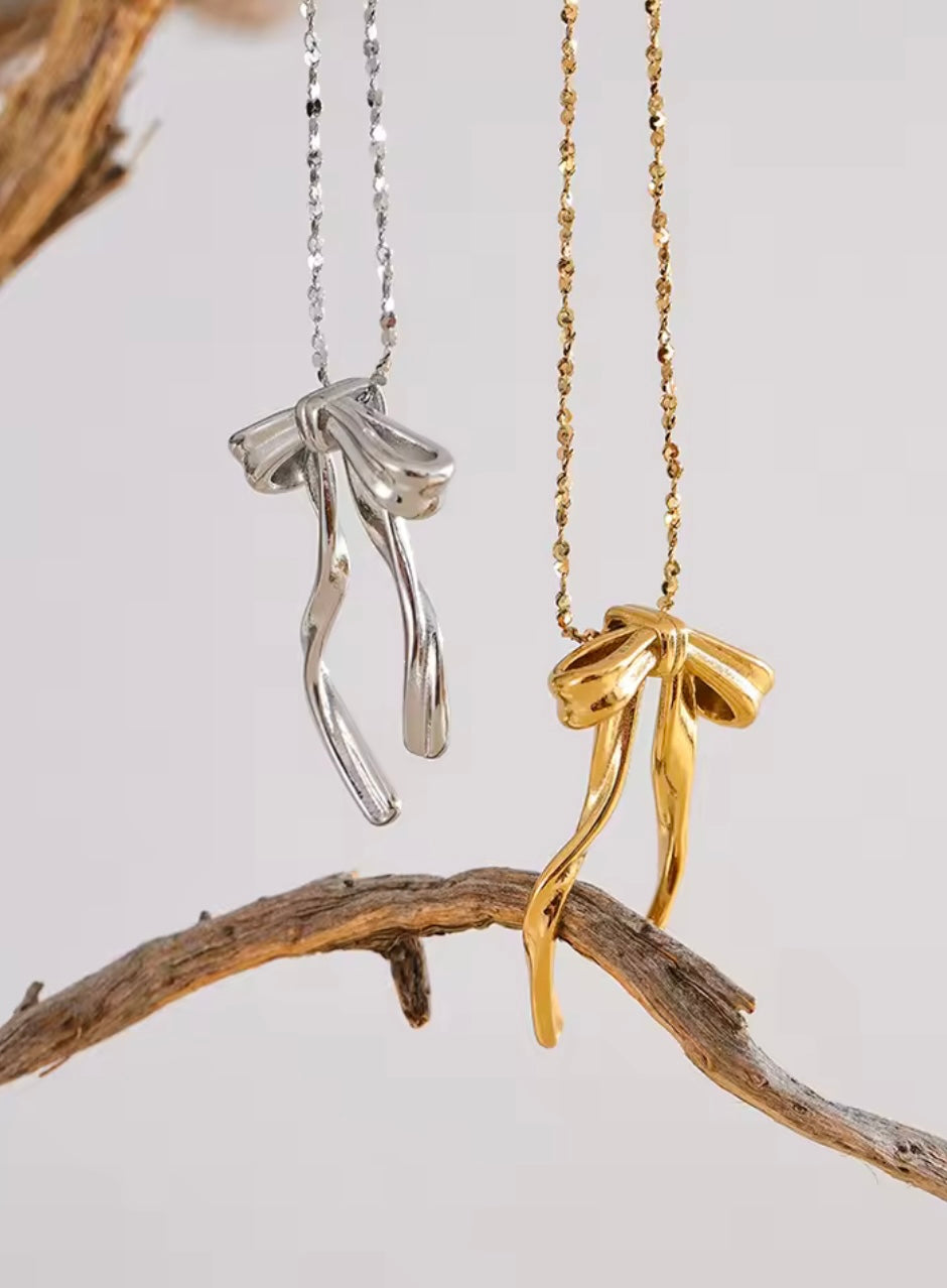 Bow Necklace